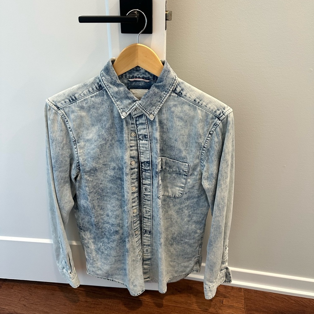 American Eagle White Wash Jean Casual Button Down Shirt